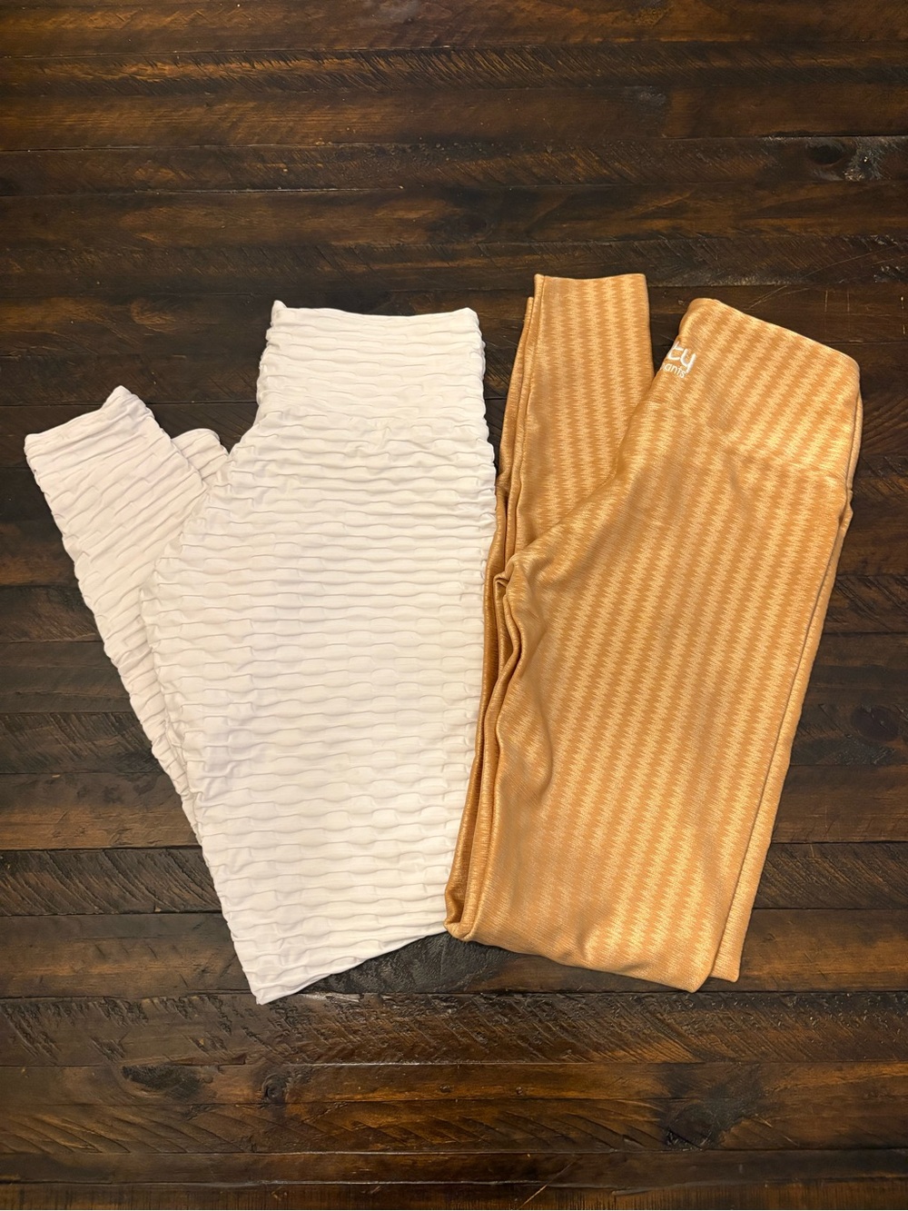 Booty by Brabants White & Gold Textured Leggings